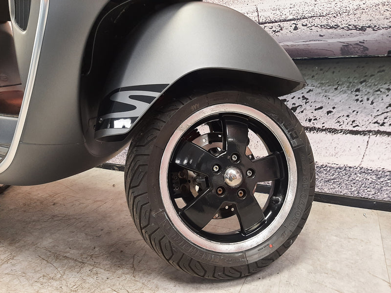 Vespa GTS SuperSport 125 2015 Model Grey