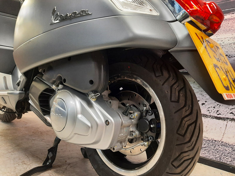 Vespa GTS SuperSport 125 2015 Model Grey