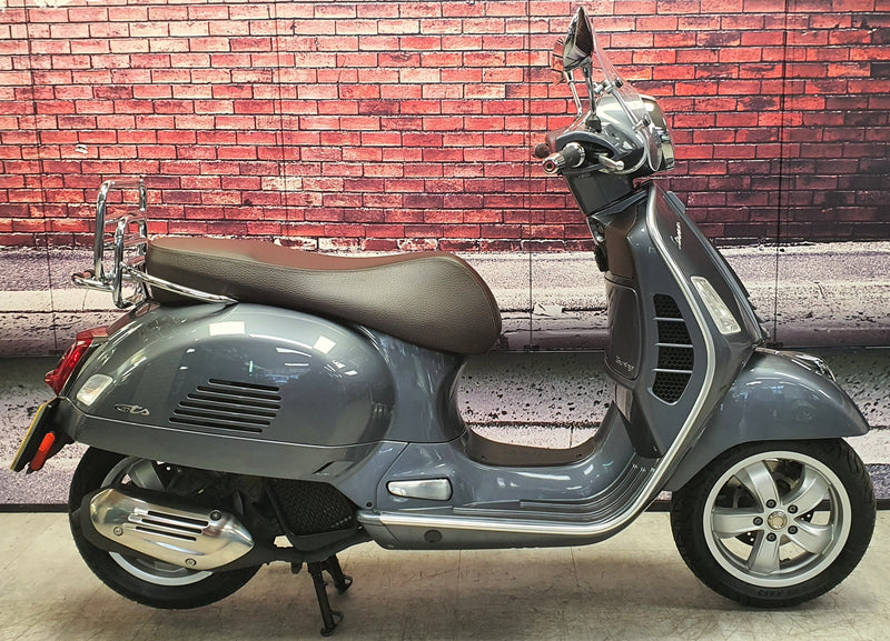 2021 Vespa GTS125 Touring Edition - Outstanding Condition