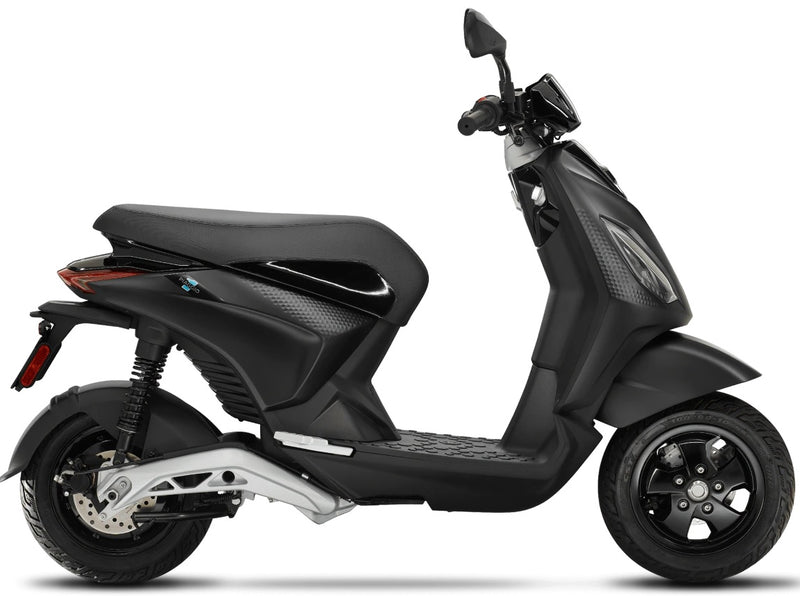 Piaggio 1 Euro 5 - Forever Black - Save £300 Upon Registration