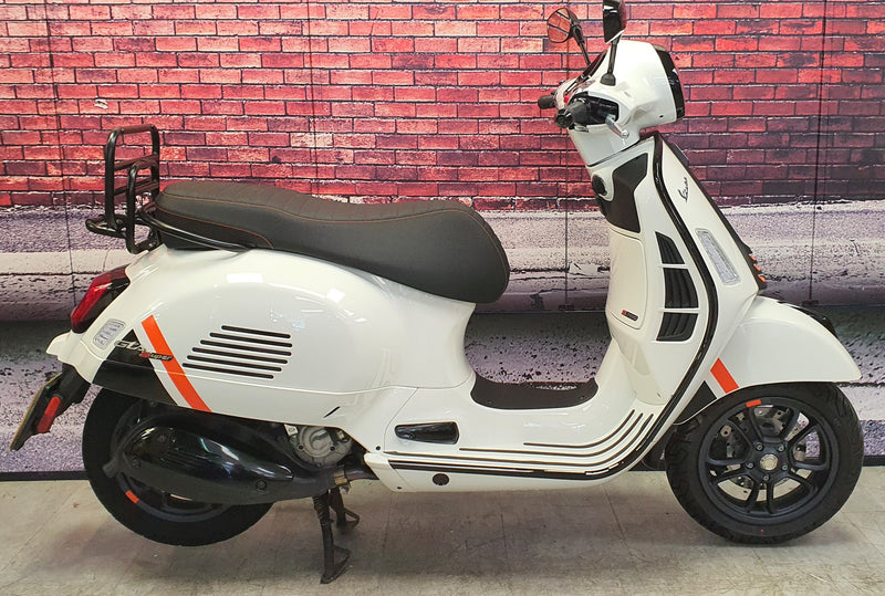 2023 Vespa GTS300 SuperSport RST22 HPE Bianco Innocente. Keyless Model.