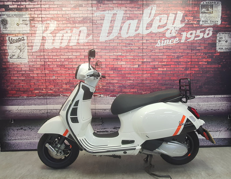 2023 Vespa GTS300 SuperSport RST22 HPE Bianco Innocente. Keyless Model.