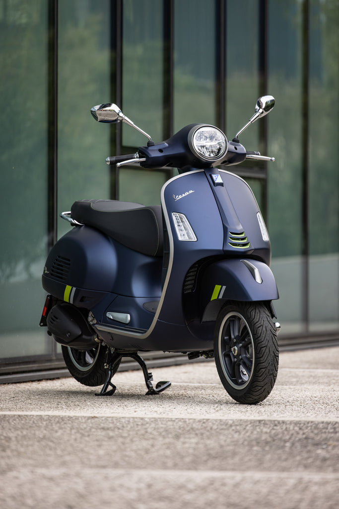 Vespa GTS 300HPE SuperTech RST22 - Blu Energico £750 Saving Upon Registration